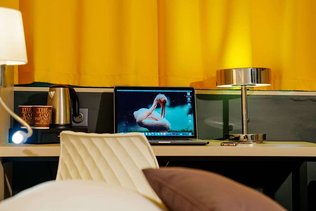 KYRIAD LILLE NORD - RONCQ-guestroom-Guest Room,Suite,On-Site.jpg
