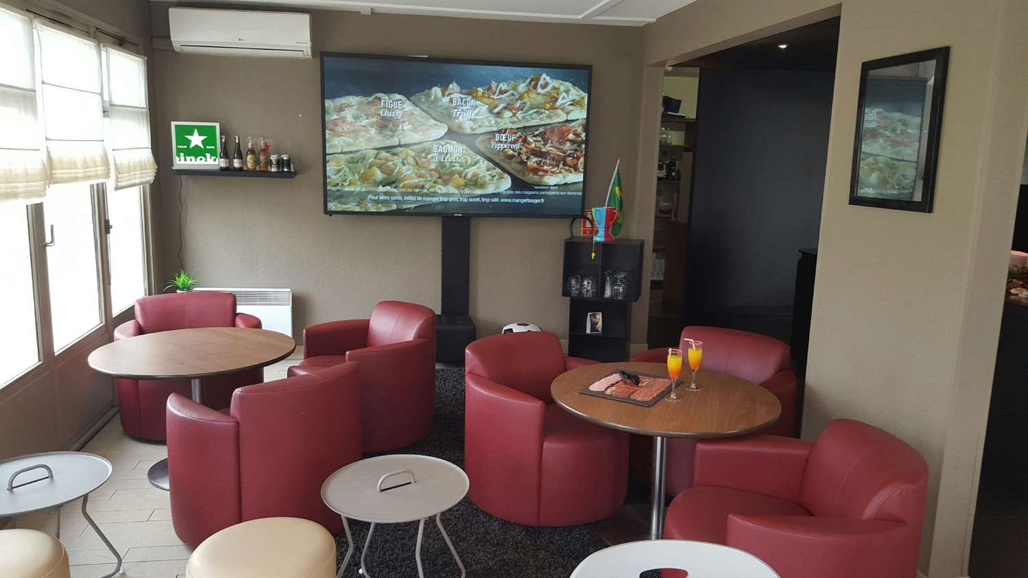 HÔTEL CAMPANILE LYON EST - Aéroport Saint Exupéry - Restaurant / Etablissement gastronomique