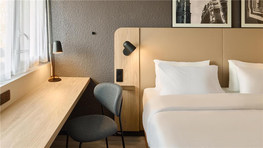 HÔTEL CAMPANILE LYON EST - Aéroport Saint Exupéry