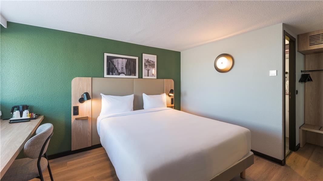 HOTEL CAMPANILE NATURE - LYON AIRPORT