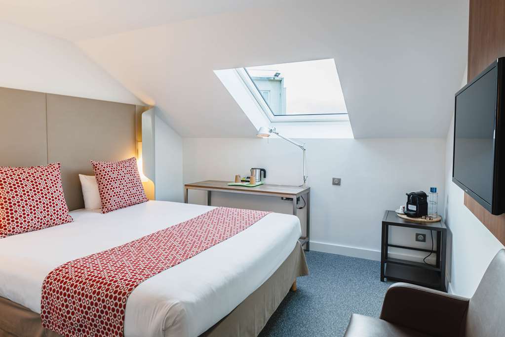 CAMPANILE LYON EST - BRON EUREXPO-guestroom-Guest Room,On-Site.jpg