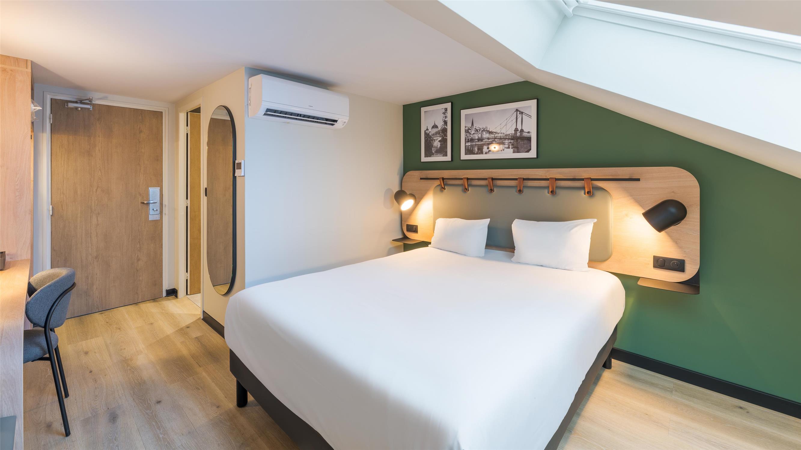 HÔTEL CAMPANILE NATURE - LYON EST BRON EUREXPO - Chambres / Logements