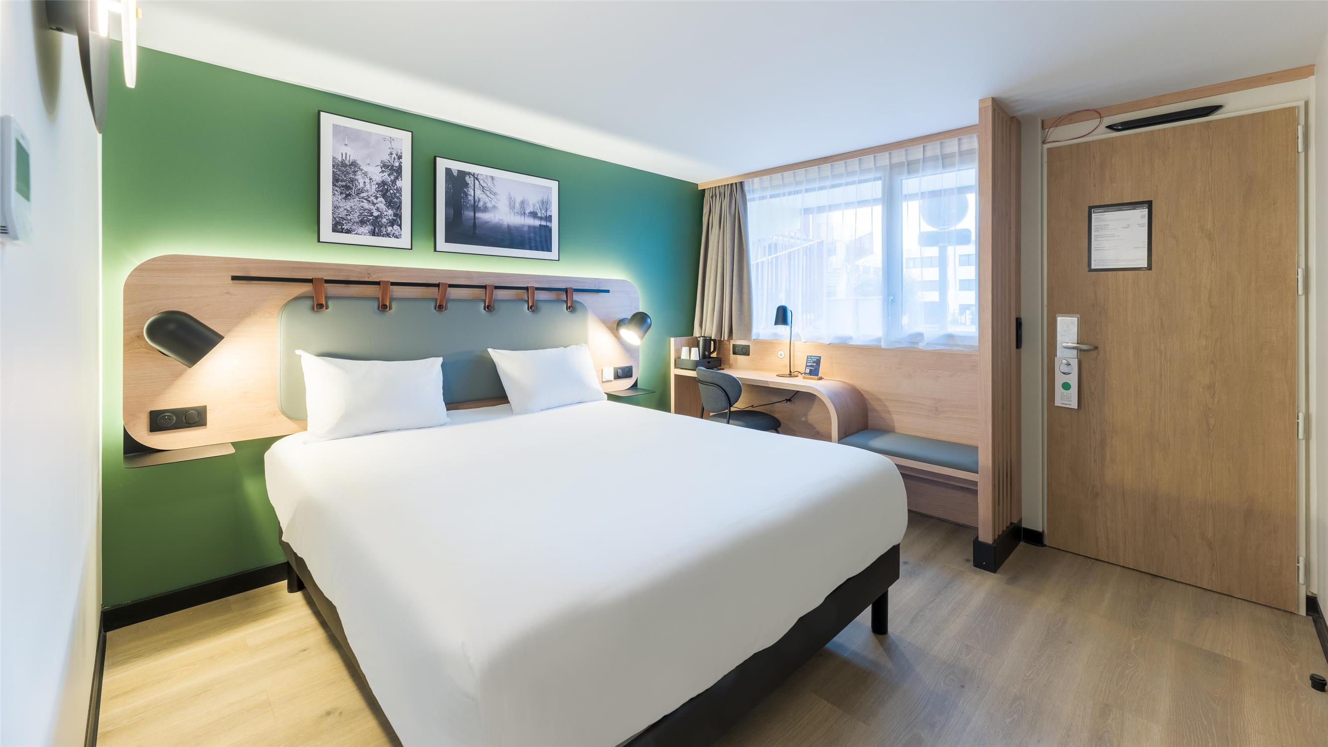 HÔTEL CAMPANILE NATURE - LYON EST BRON EUREXPO - Campanile Nature Lyon Bron Bron