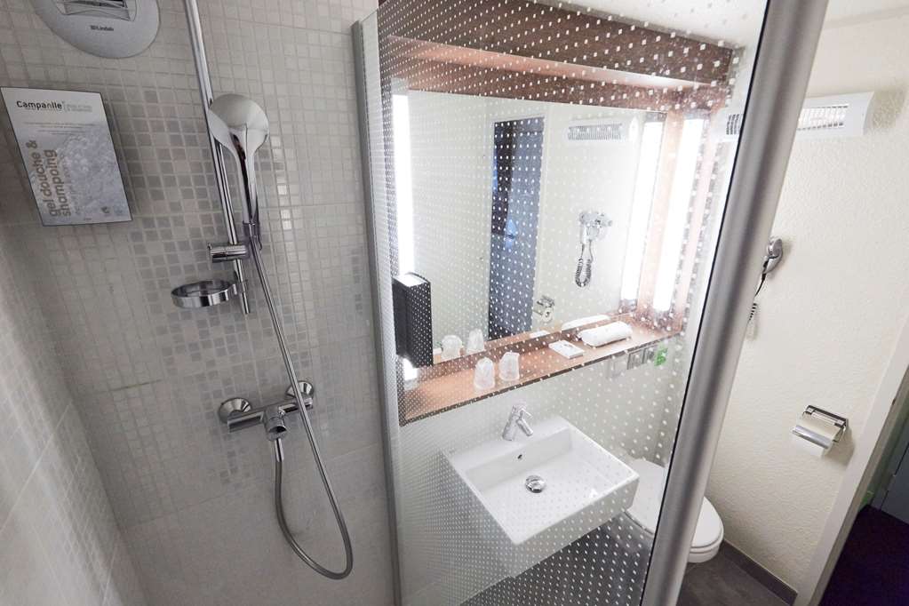 CAMPANILE L'ISLE D'ABEAU - BOURGOIN-guestroom-Guest Room,Bathroom,Shower,Sink,Toilet,On-Site.jpg