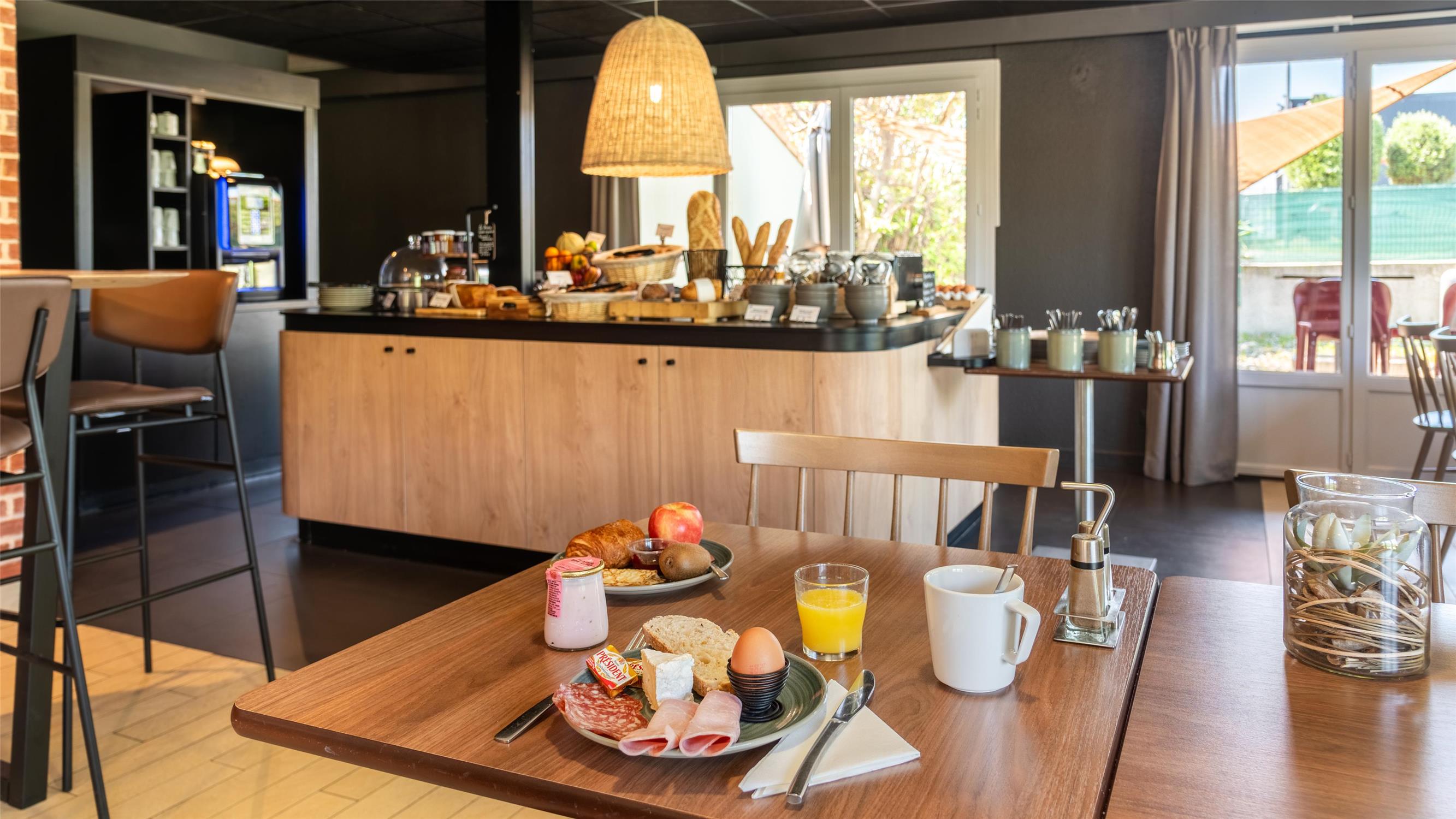 HOTEL KYRIAD DIRECT MARSEILLE OUEST - Martigues - CA Nature - Martigues - PDJ