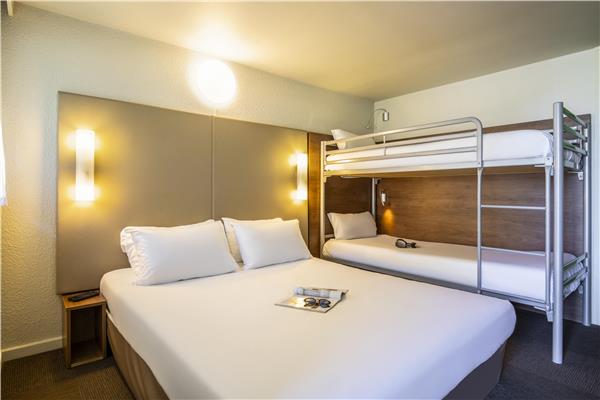 CAMPANILE MELUN SUD - Dammarie les Lys CAMPANILE MELUN SUD - Dammarie les Lys