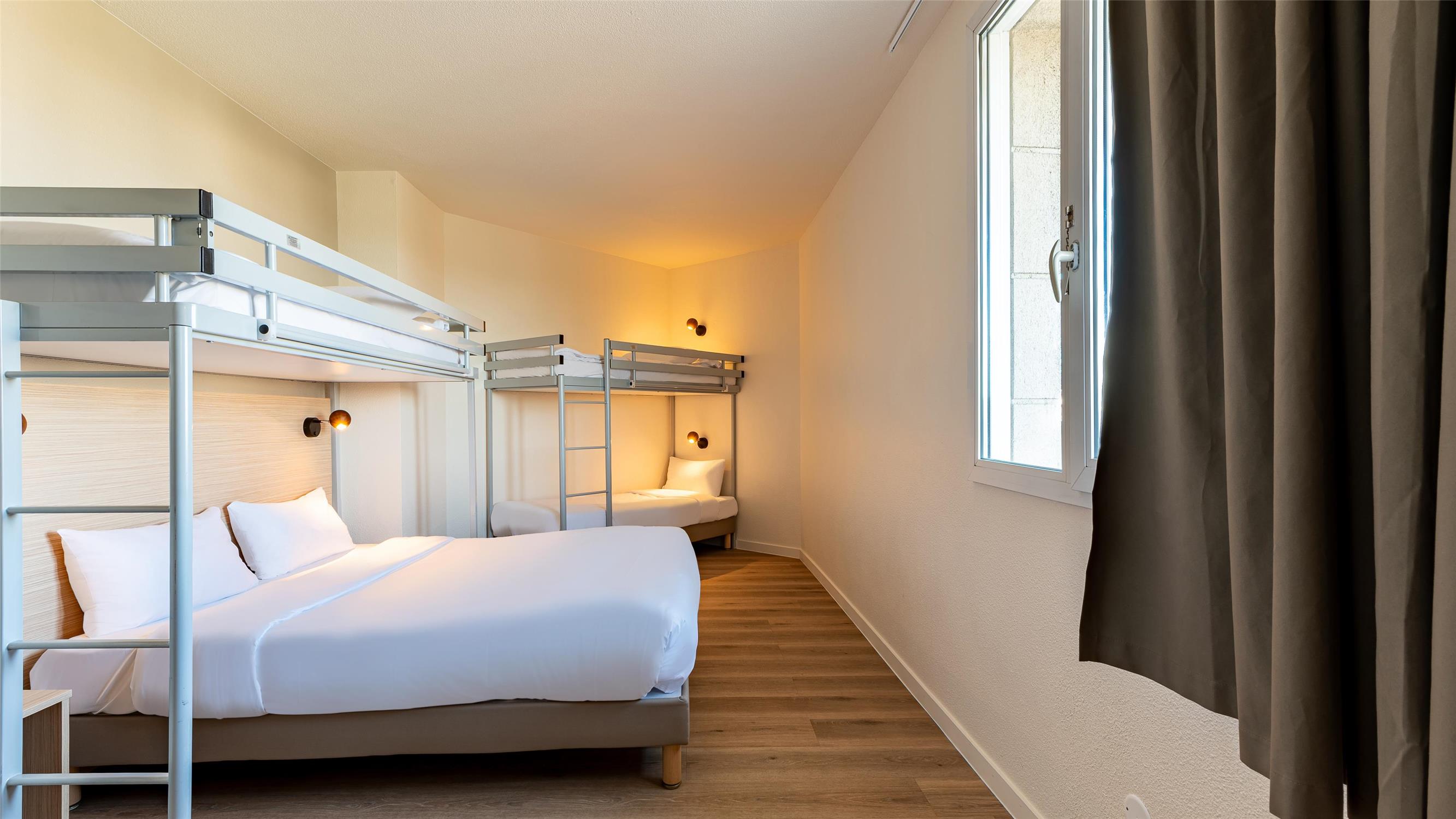 HÔTEL KYRIAD ECO - MARNE-LA-VALLEE BUSSY-SAINT-GEORGES - Chambres / Logements