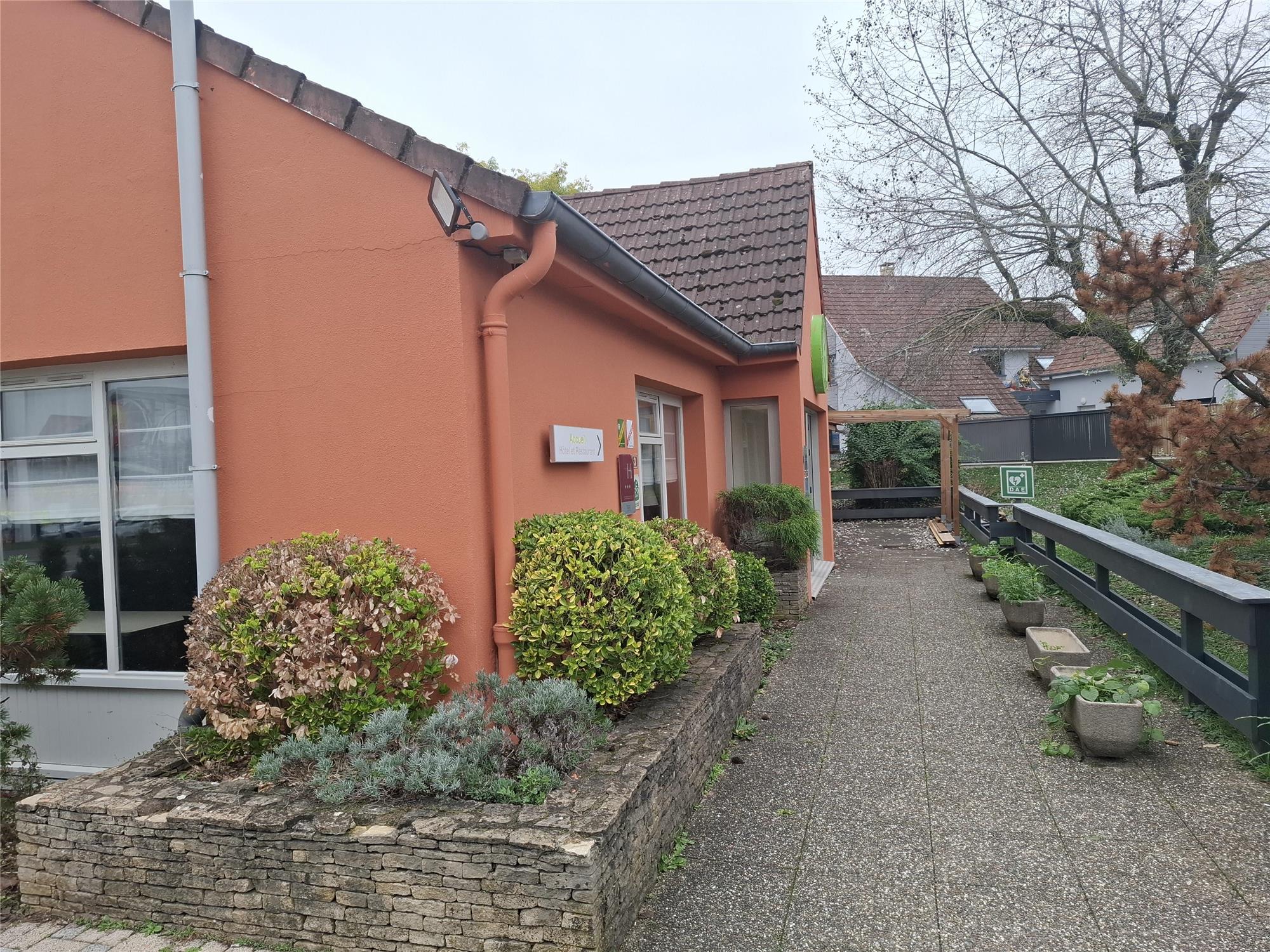 HOTEL CAMPANILE MONTBELIARD - Sochaux - Exterior view