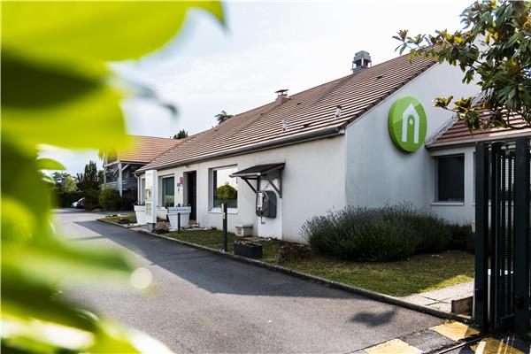 CAMPANILE MONTESSON - Le Vésinet CAMPANILE MONTESSON - Le Vésinet