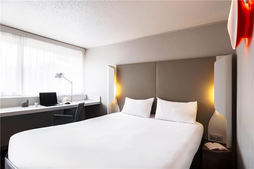 CAMPANILE DE MONTESSON LE VESINET-guestroom-Guest Room,On-Site.jpg