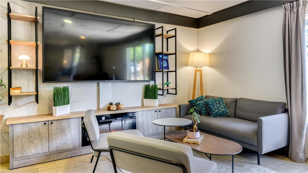 Hotel Campanile EST - Le Millenaire