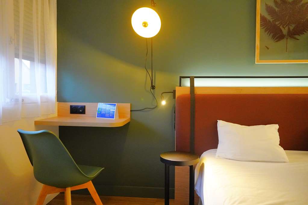 CAMPANILE MULHOUSE N ILLZACH ILE NA-guestroom-Guest Room,On-Site.jpg