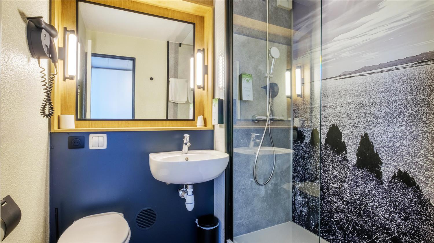 Campanile Prime - Nice Aéroport - SDB