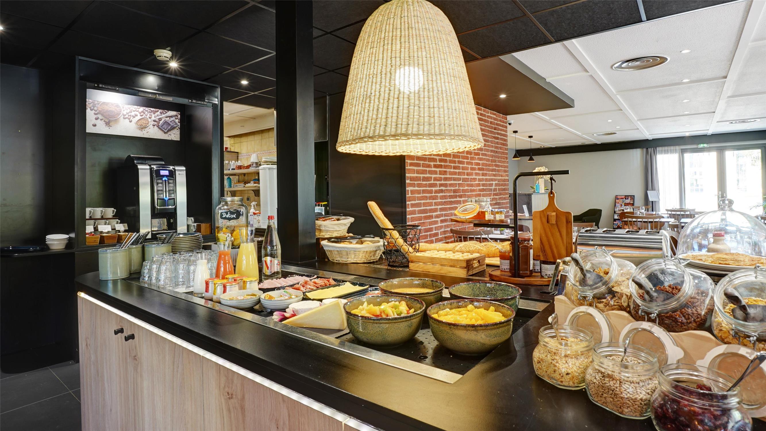 HÔTEL KYRIAD NIORT EST - La Crèche - Restaurant / Etablissement gastronomique