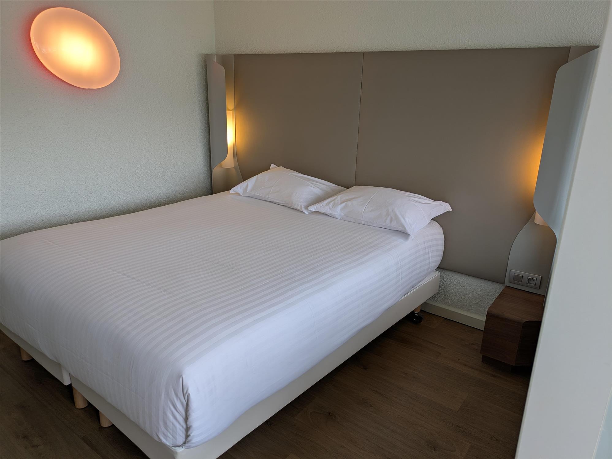 CAMPANILE ORLEANS NORD SARAN CHAMBRES