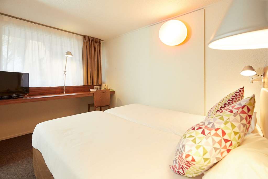 CAMPANILE PAU-guestroom-Guest Room,On-Site.jpg