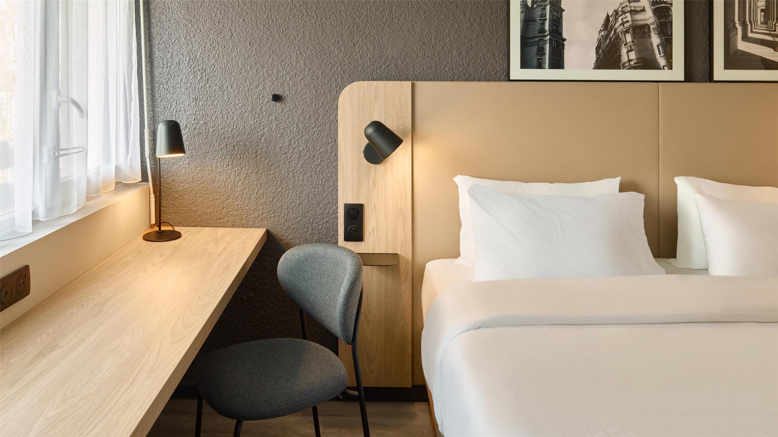 HÔTEL CAMPANILE NATURE - POITIERS SUD AEROPORT - Chambres / Logements