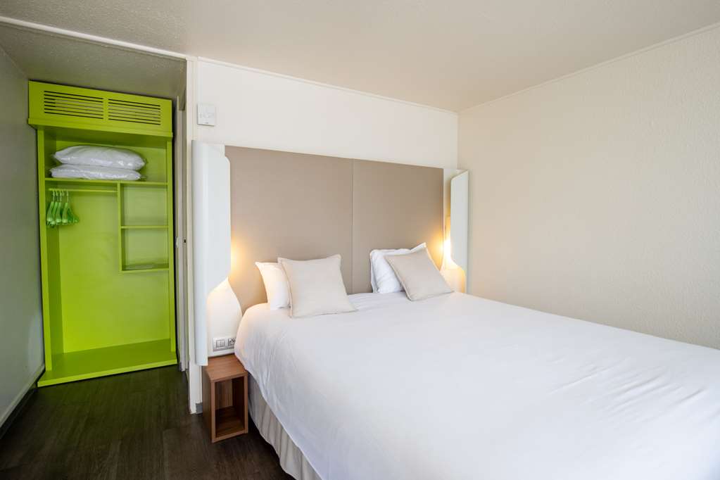 CAMPANILE REIMS TINQUEUX-guestroom-Guest Room,On-Site,Lobby,Reception.jpg