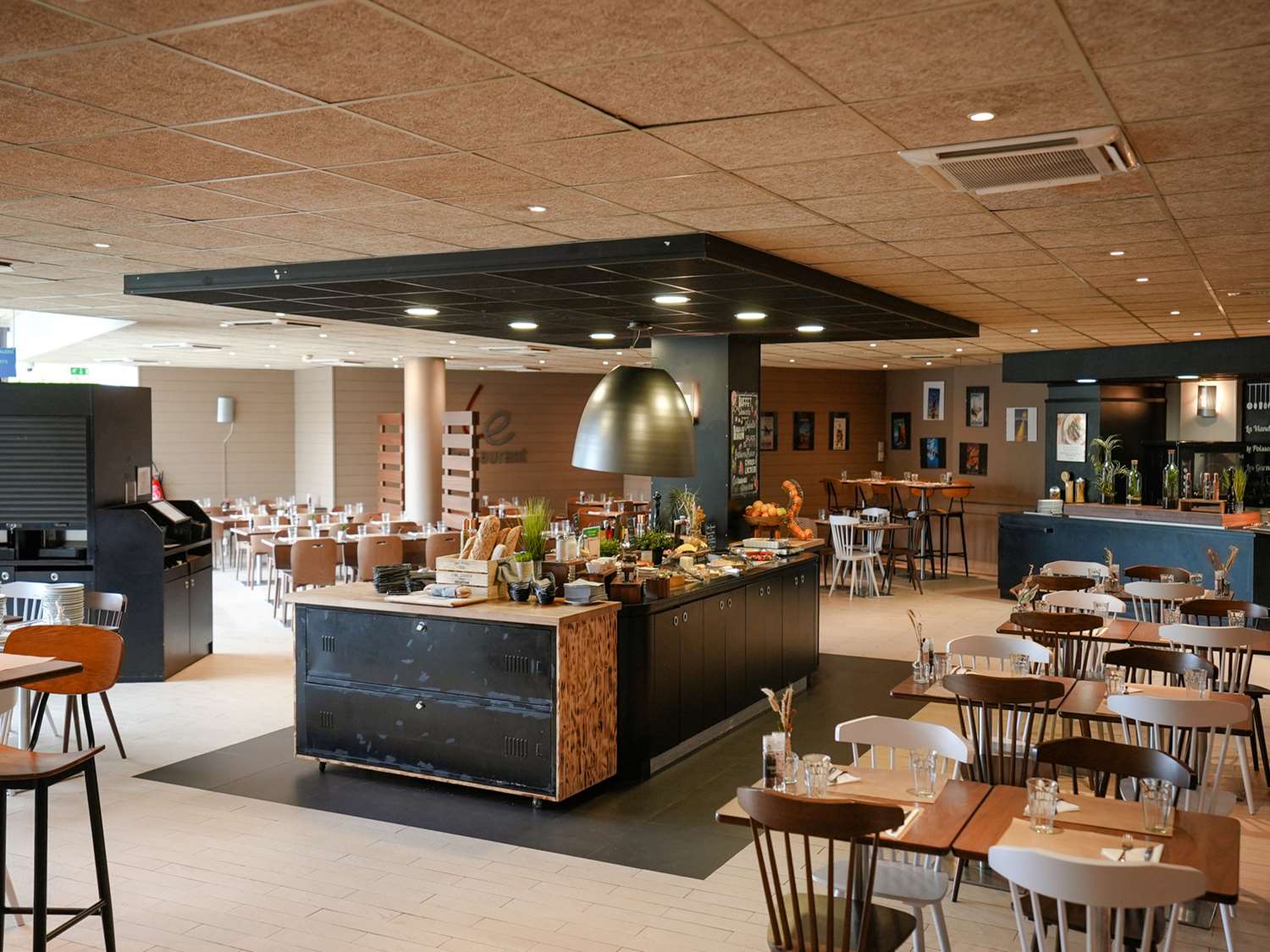 HÔTEL CAMPANILE PARIS CDG AIRPORT VILLEPINTE - Restaurant / Etablissement gastronomique