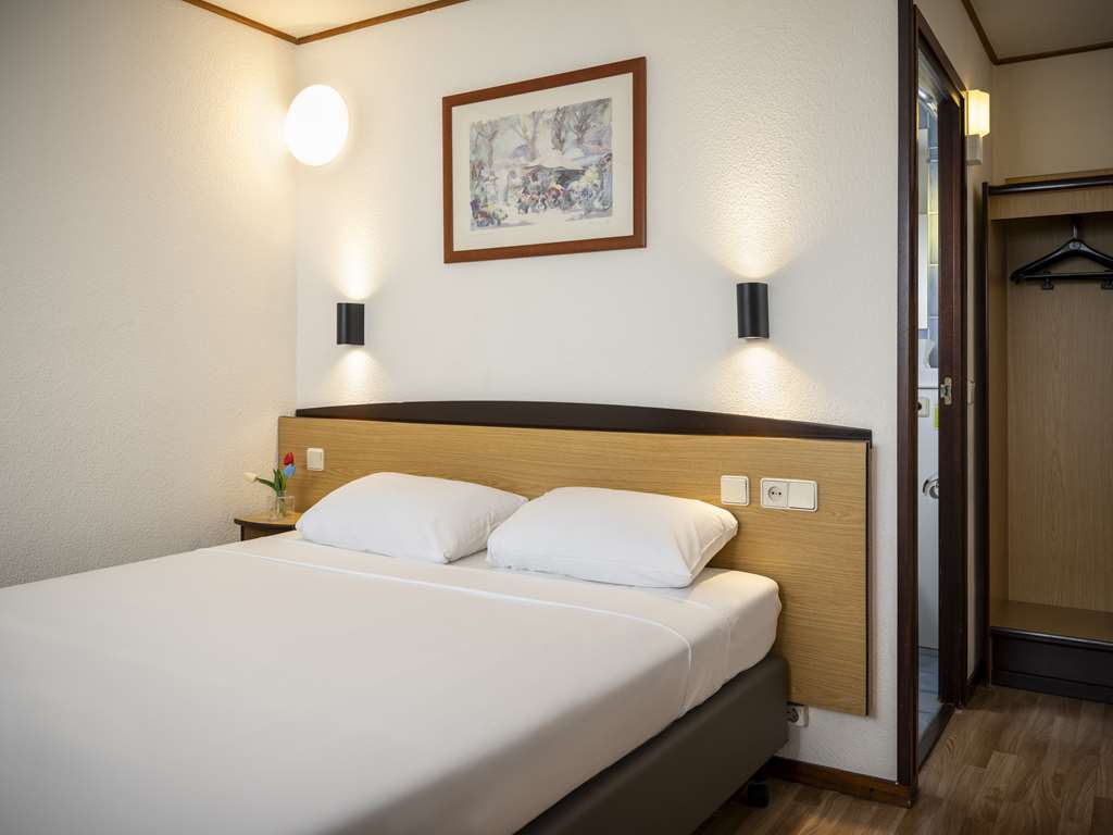 CAMPANILE ROTTERDAM OOST-guestroom-Guest Room,On-Site.jpg