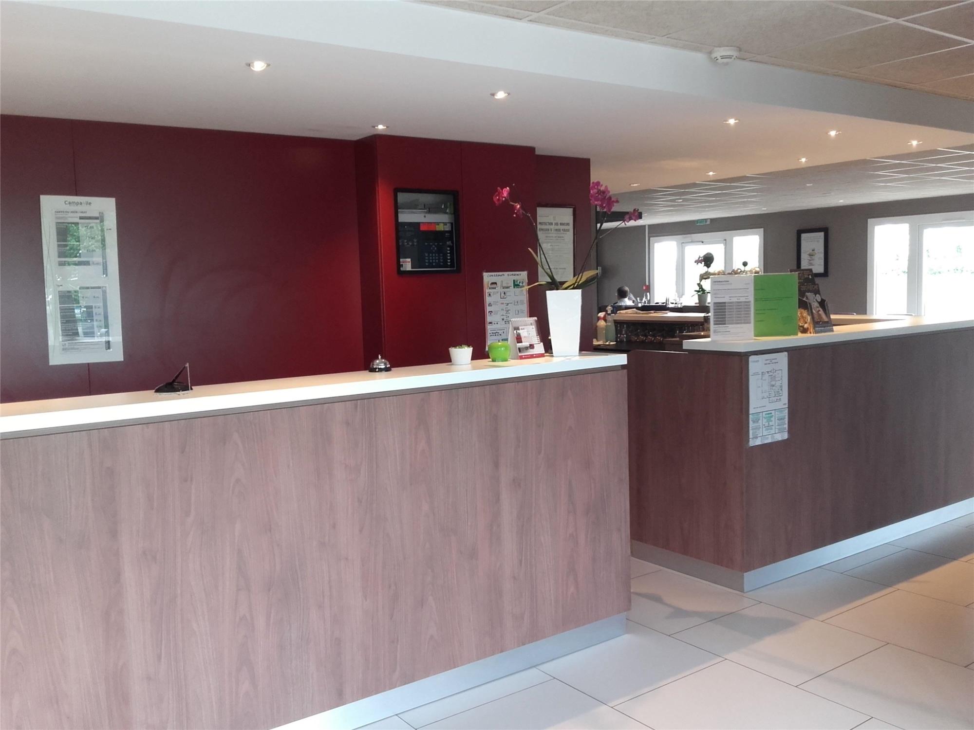 HOTEL CAMPANILE SABLE SUR SARTHE - Vion - Lobby view