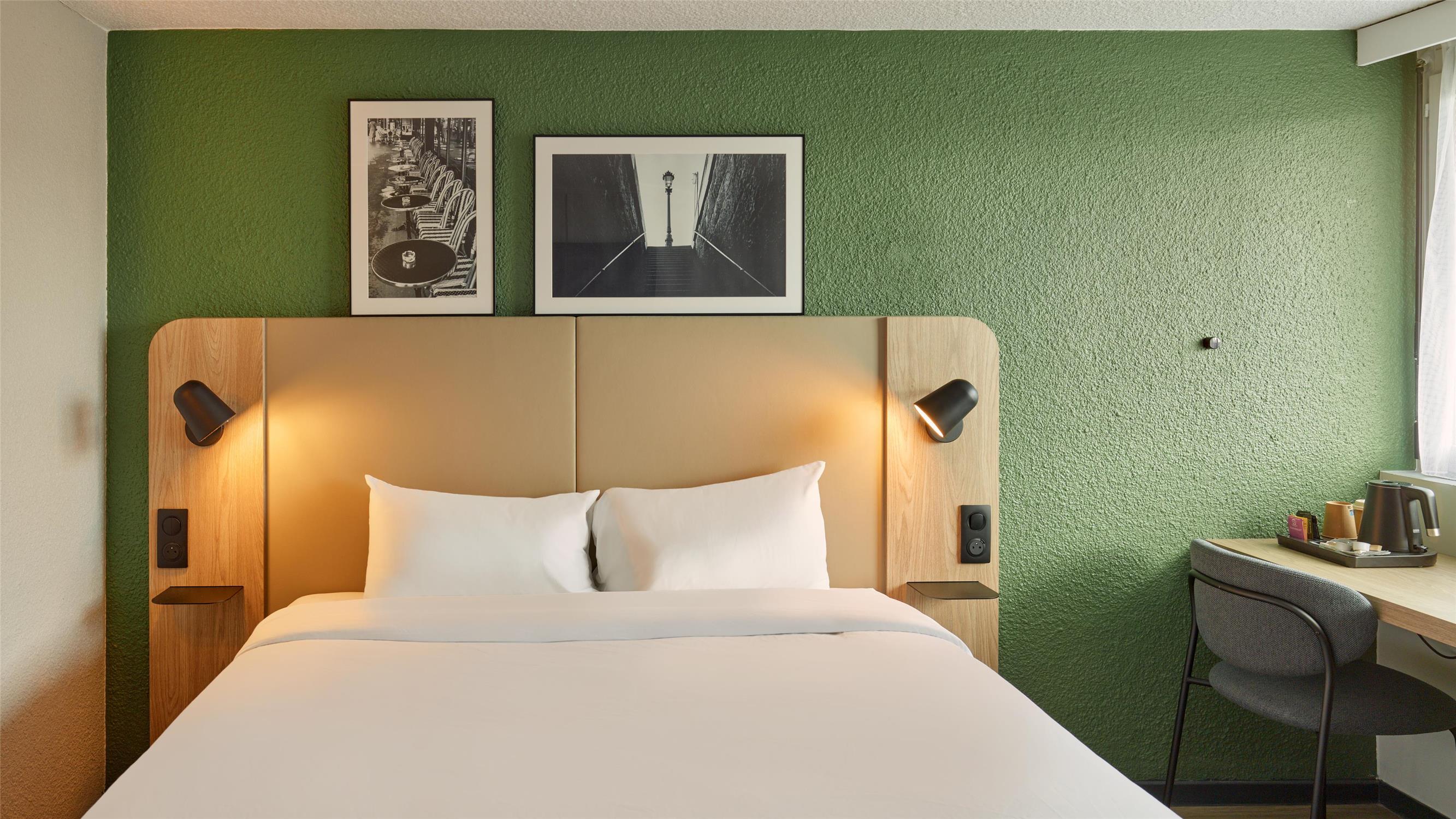 HOTEL CAMPANILE SAINT GERMAIN EN LAYE - CA St Germain en L - Standard Queen