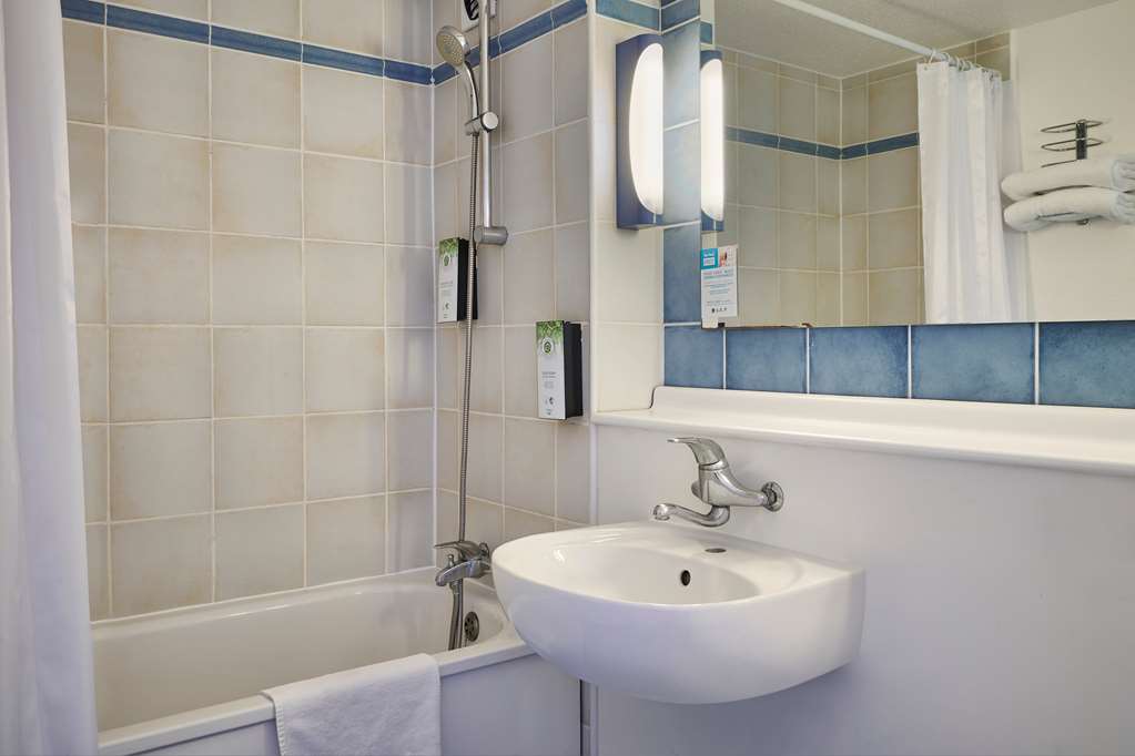KYRIAD DIRECT STRASBOURG OUEST - Z-guestroom-Guest Room,Bathroom,On-Site.jpg