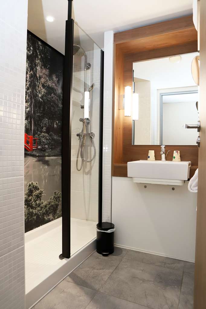 CAMPANILE TOULOUSE SUD BALMA - CIT-guestroom-Guest Room,Bathroom,On-Site.jpg