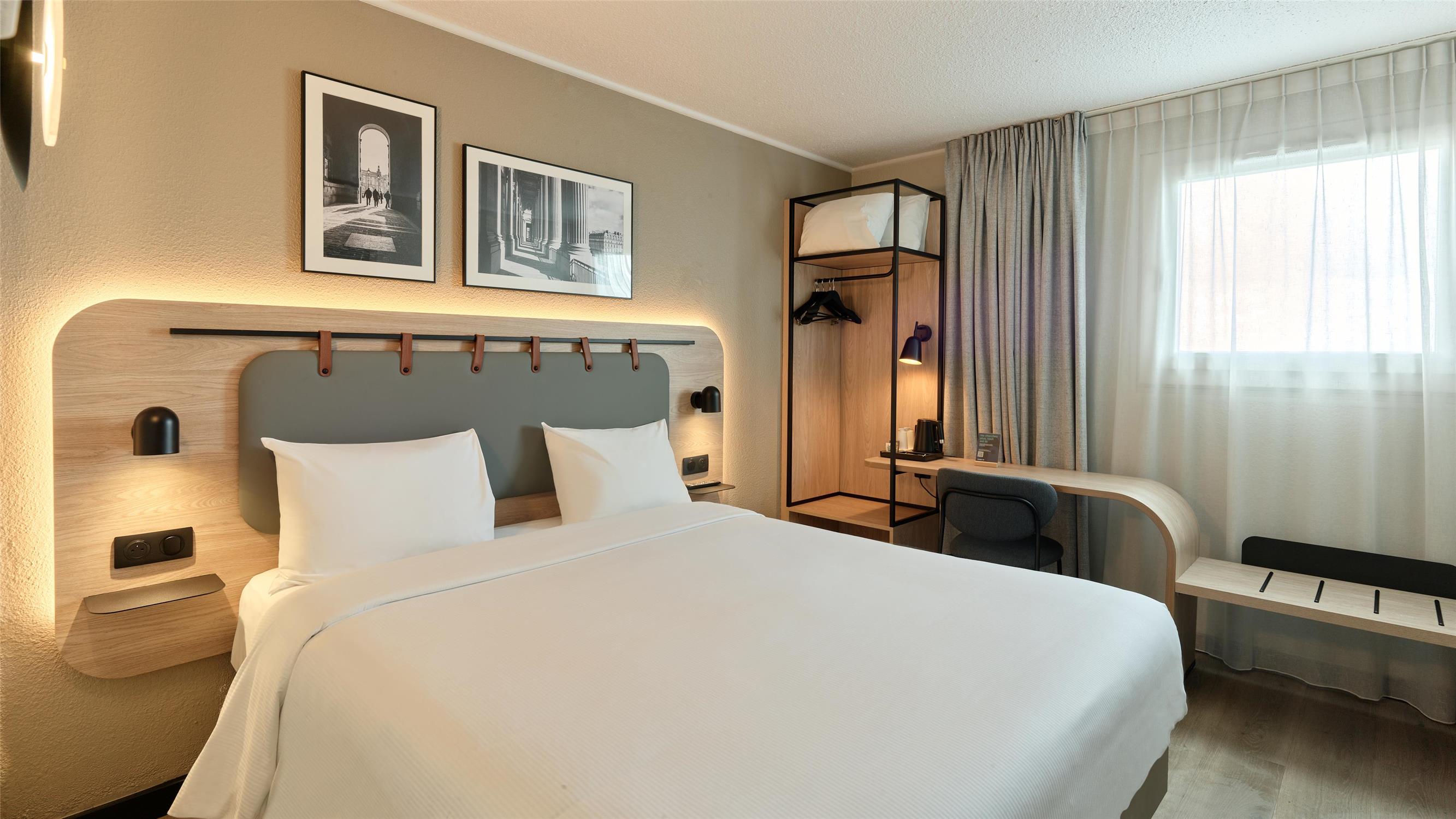 HÔTEL CAMPANILE PRIME - VILLEJUIF - Chambres / Logements