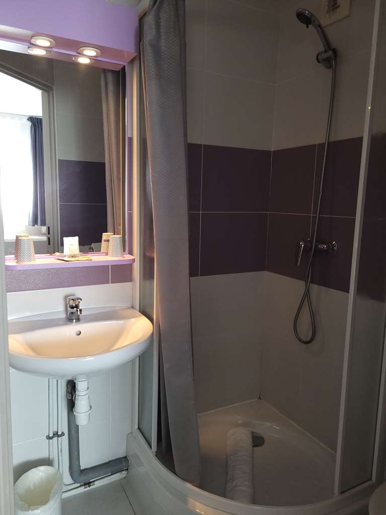 KYRIAD DIRECT ARLES-guestroom-Guest Room,Bathroom,On-Site.jpg