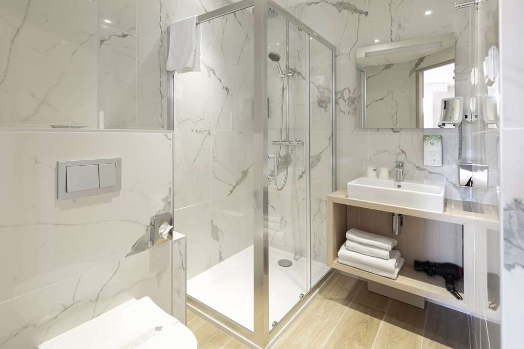 KYRIAD AVIGNON - PALAIS DES PAPES-guestroom-Guest Room,Bathroom,On-Site.jpg