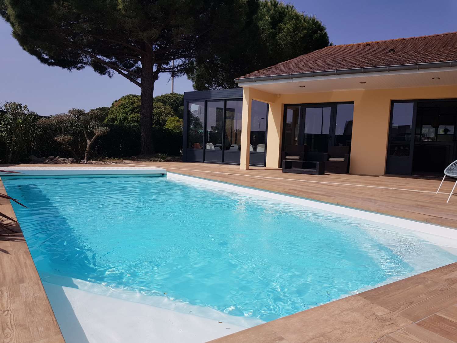 HÔTEL KYRIAD CARCASSONNE - Aéroport - Vue de la piscine