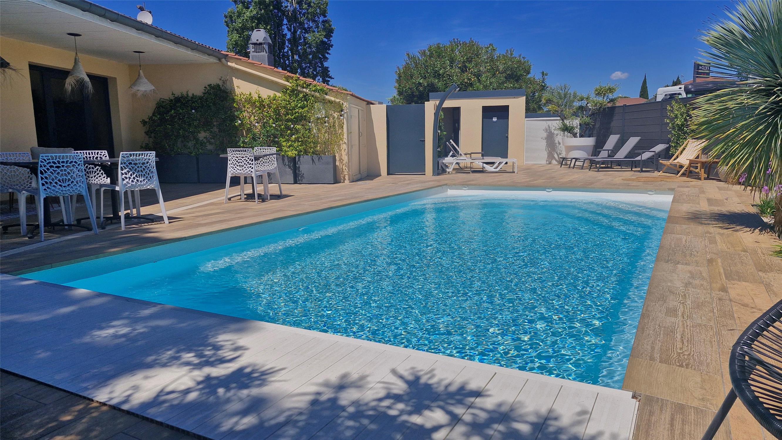 HOTEL KYRIAD CARCASSONNE - Aéroport - PISCINE EXTERIEURE CHAUFFEE