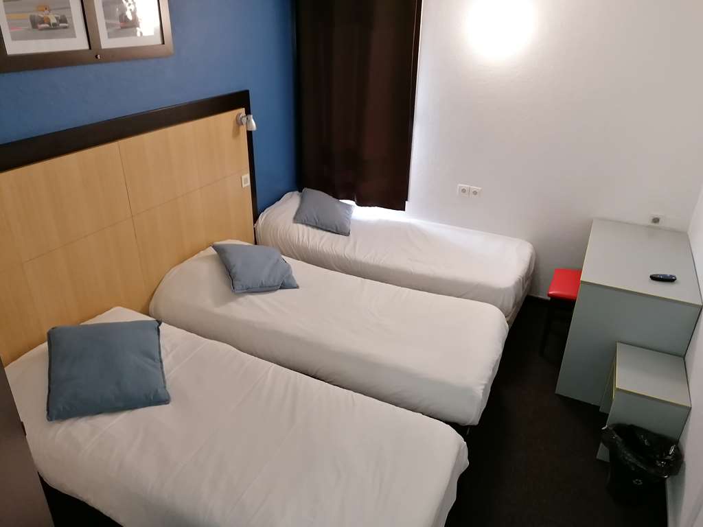 ENZO HOTELS VIERZON BY KYRIAD DIREC-guestroom-Guest Room,On-Site.jpg