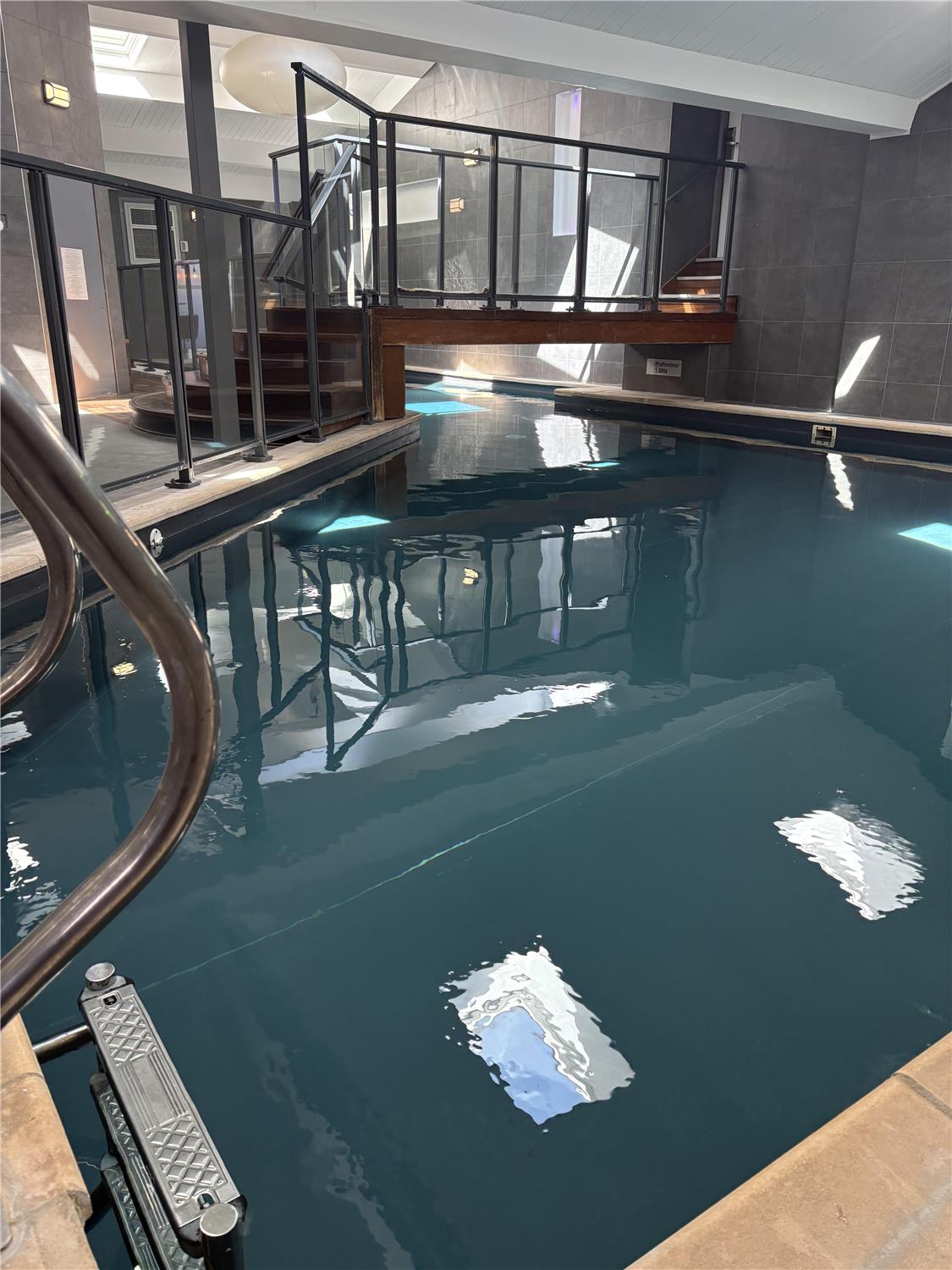HÔTEL KYRIAD DIJON - Gare - Vue de la piscine