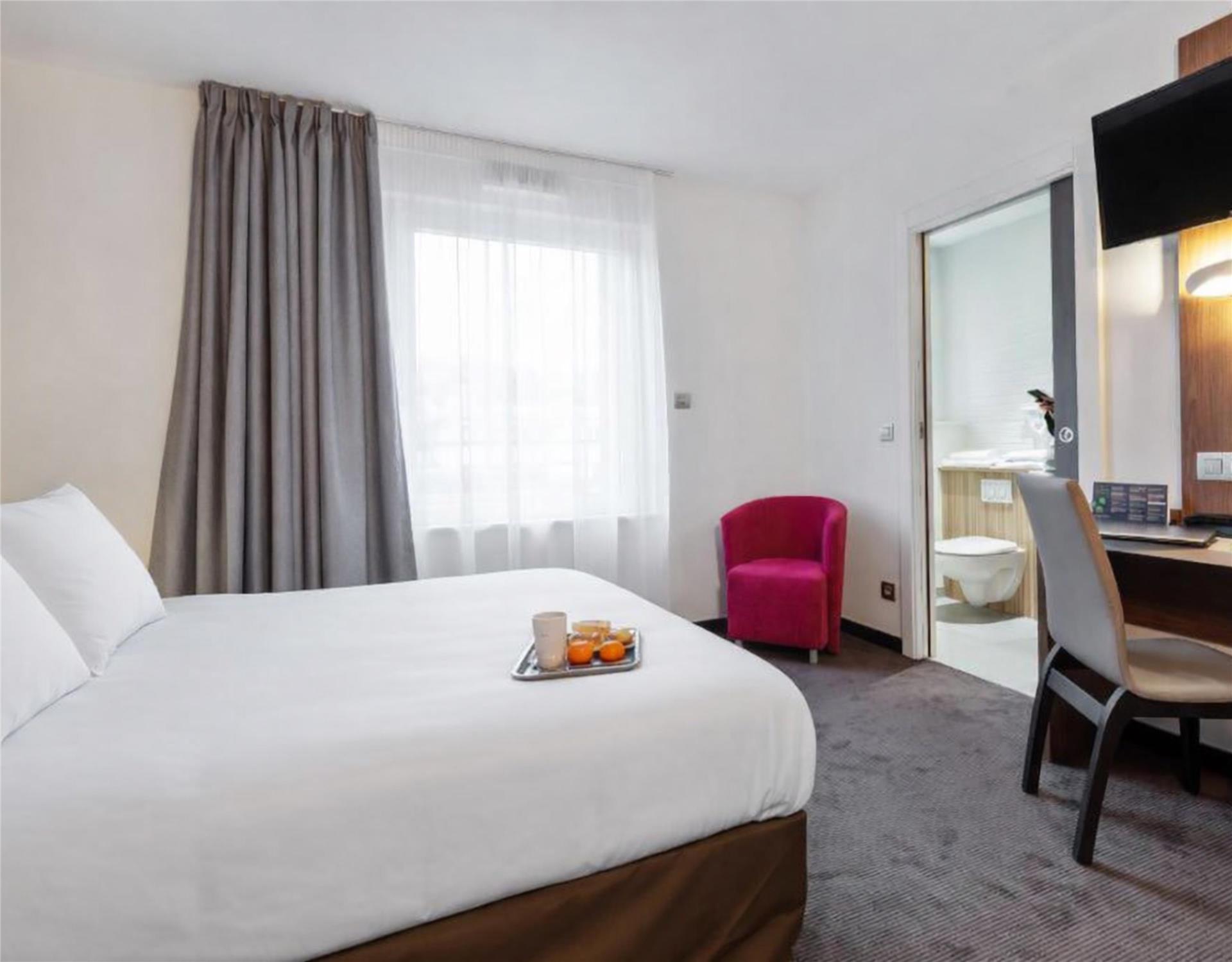 HÔTEL CAMPANILE EPINAL CENTRE - Gare - Chambres / Logements