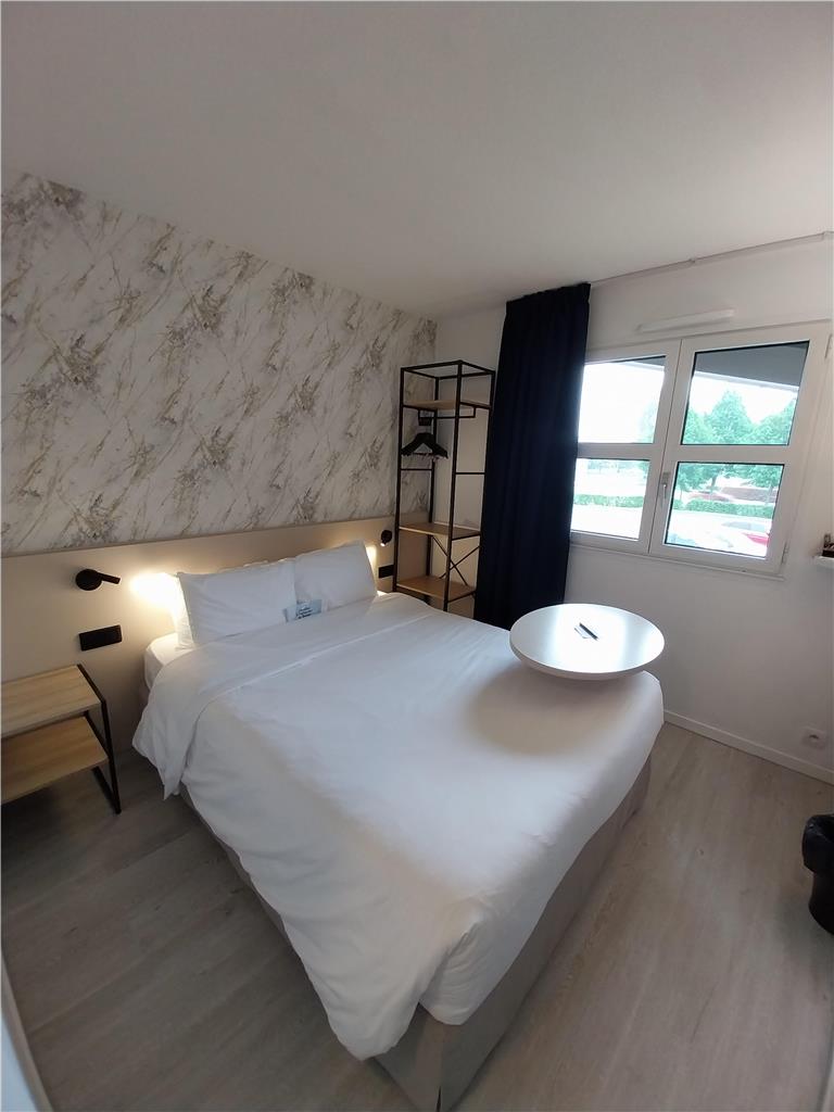 KYRIAD LA FLECHE-guestroom-Guest Room,On-Site.jpg