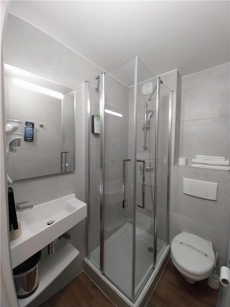 KYRIAD LA FLECHE-guestroom-Guest Room,Bathroom,On-Site.jpg