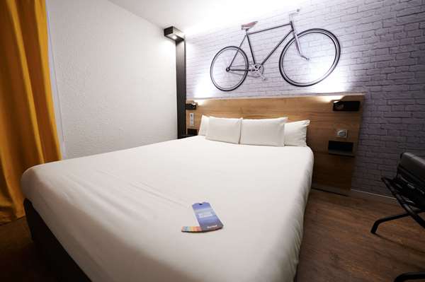 Hotel HOTEL Kyriad Laval - Standard Room