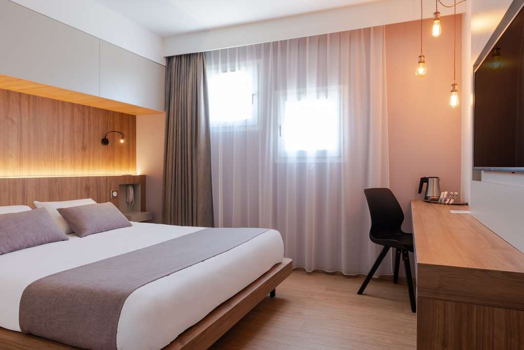 KYRIAD MONTPELLIER EST - LUNEL-guestroom-Guest Room,On-Site.jpg