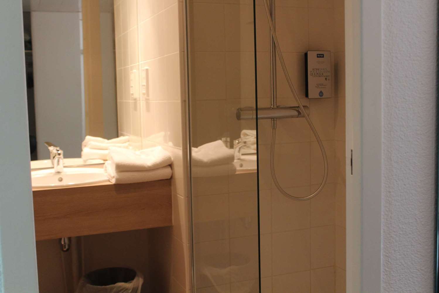 Salle de bain Kyriad Nemours