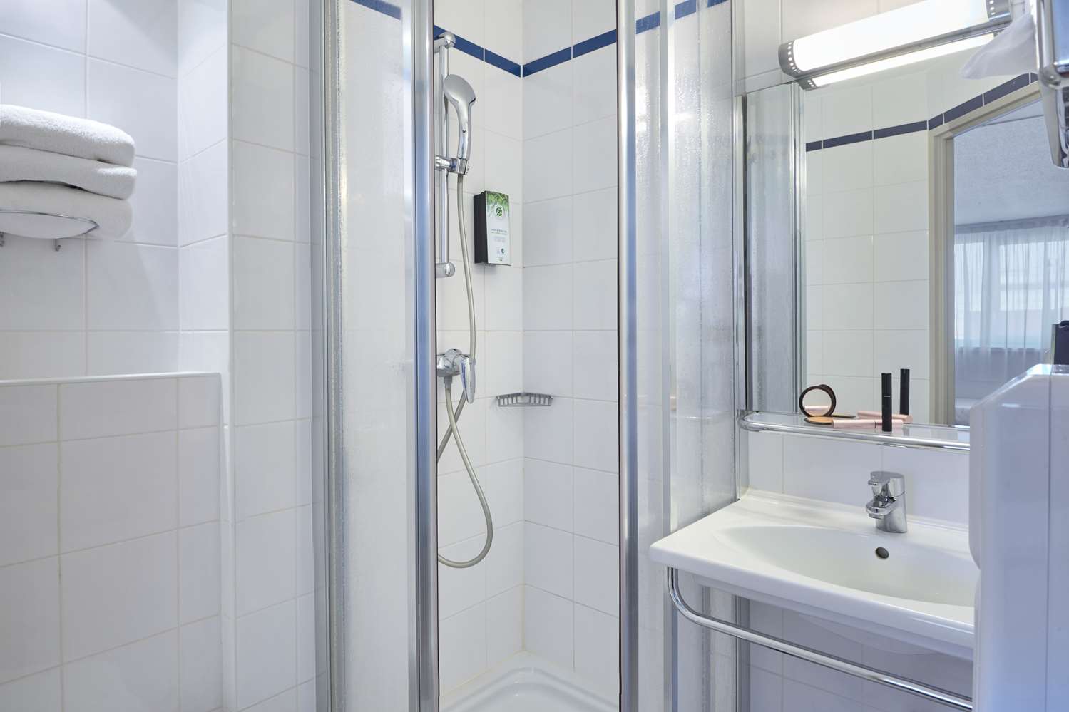 HÔTEL CAMPANILE PARIS 12 - Bercy Village - SALLE DE BAIN avec Douche