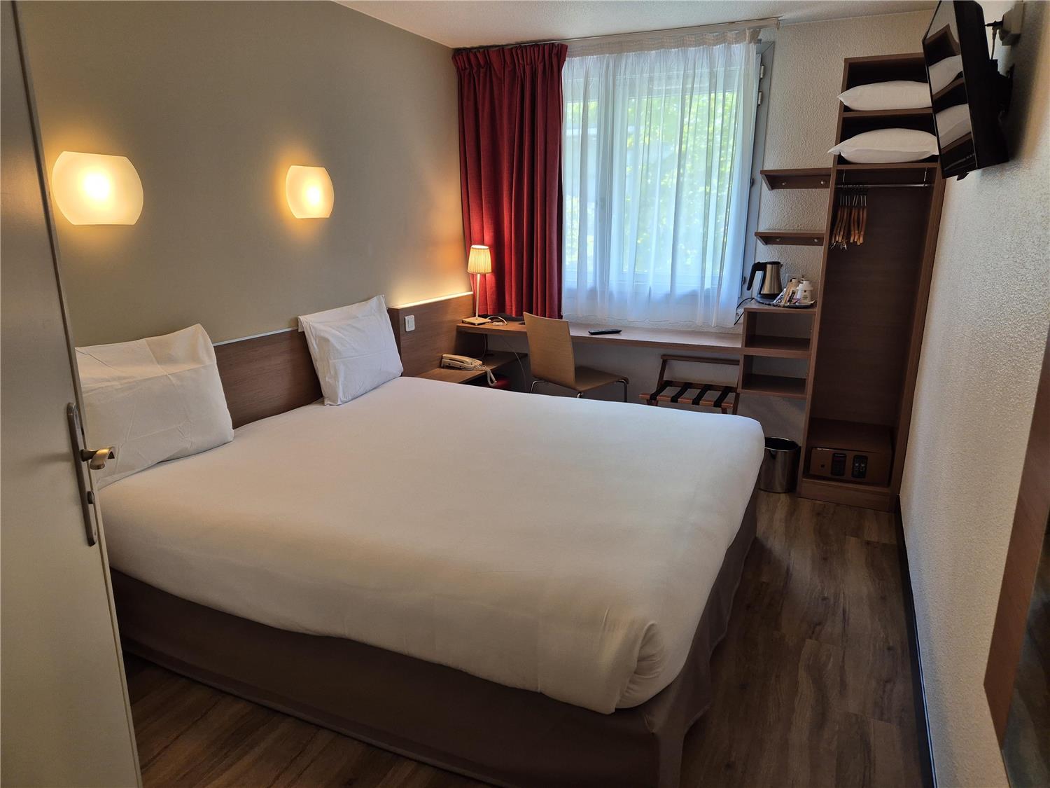 HÔTEL CAMPANILE PARIS 12 - Bercy Village - Chambres / Logements