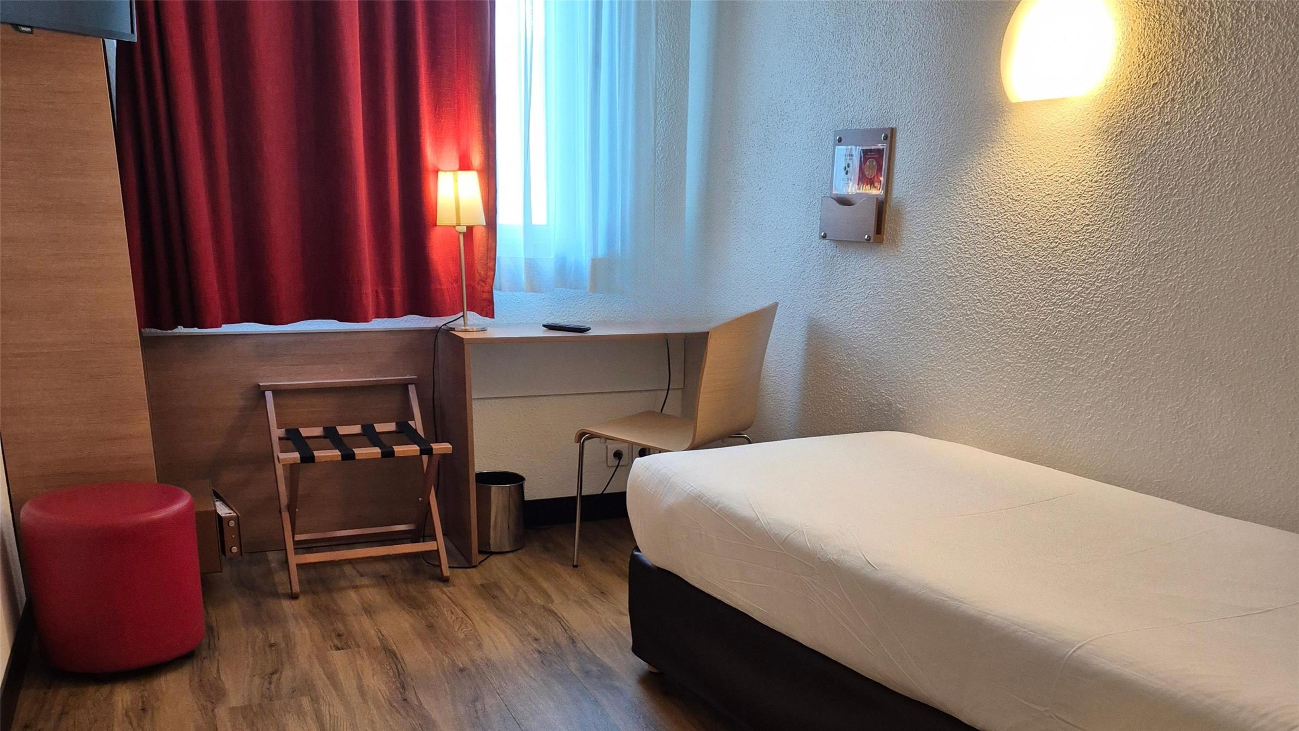 HÔTEL CAMPANILE PARIS 12 - Bercy Village - Chambres / Logements