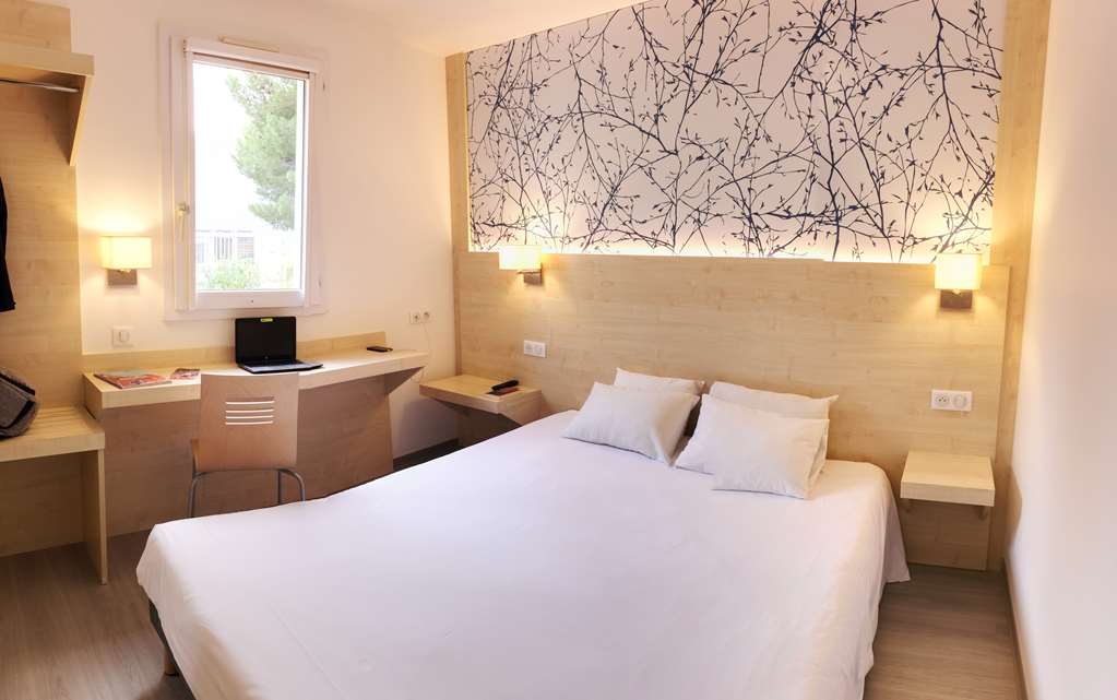 KYRIAD DIRECT PERPIGNAN NORD - AERO-guestroom-Guest Room,On-Site.jpg