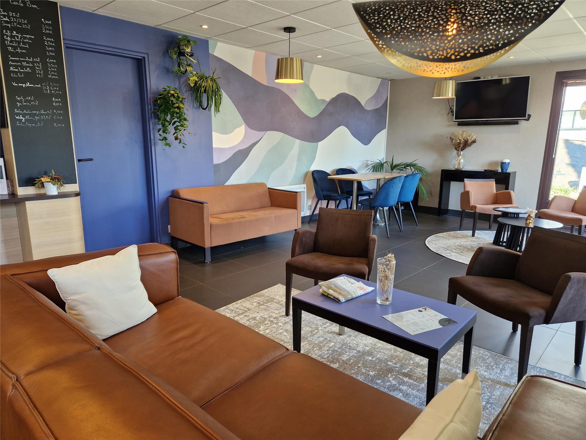 HÔTEL KYRIAD QUIMPER SUD - Vue du lobby