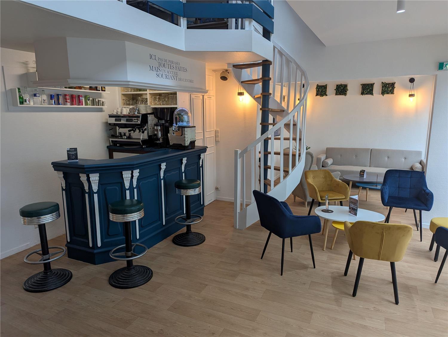 HOTEL Kyriad Reims Est - Parc des Expositions - bar