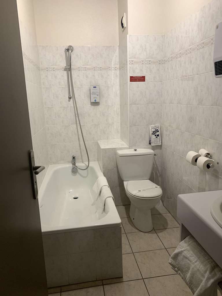 KYRIAD RODEZ-guestroom-Guest Room,Bathroom,On-Site.jpg