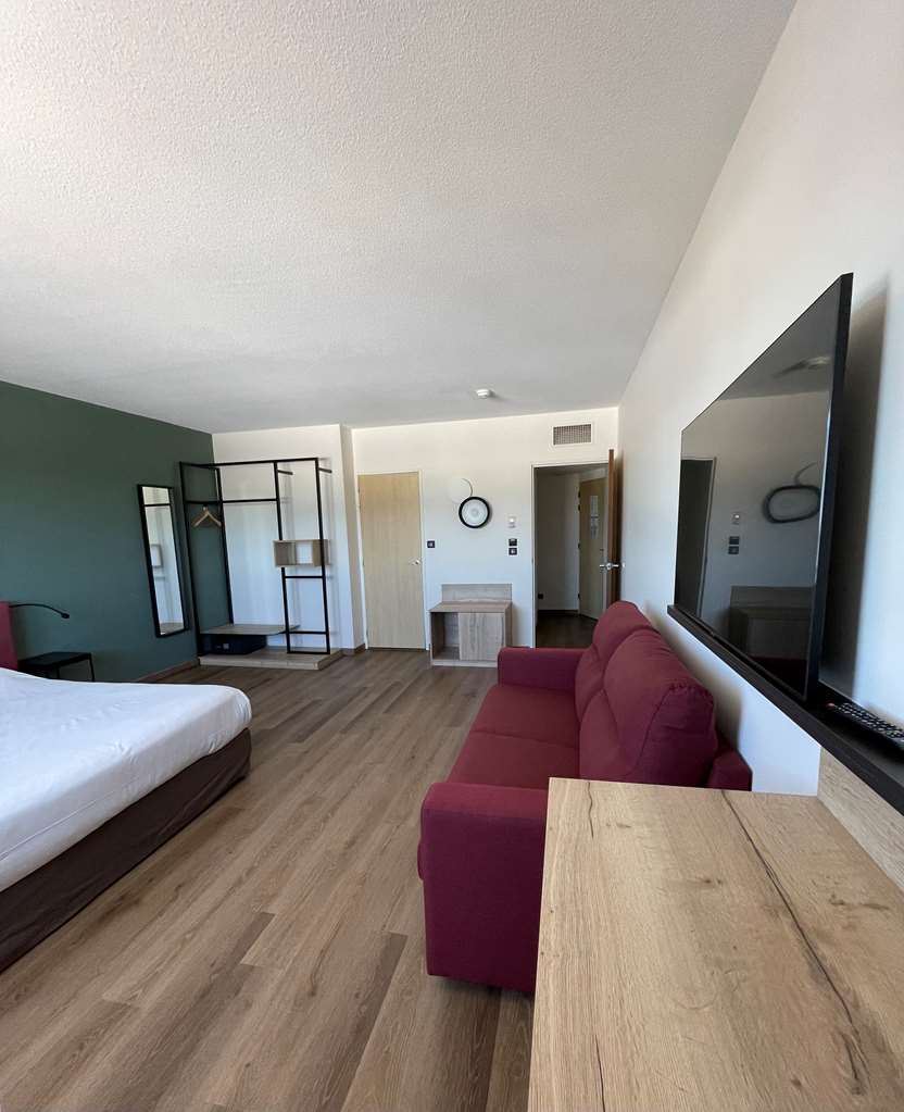 CAMPANILE MONTPELLIER OUEST - CROIX-guestroom-Guest Room,Suite,On-Site.jpg