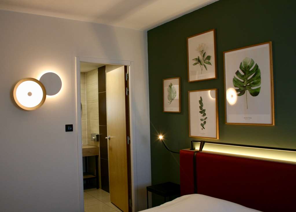 CAMPANILE MONTPELLIER OUEST - CROIX-guestroom-Guest Room,On-Site.jpg
